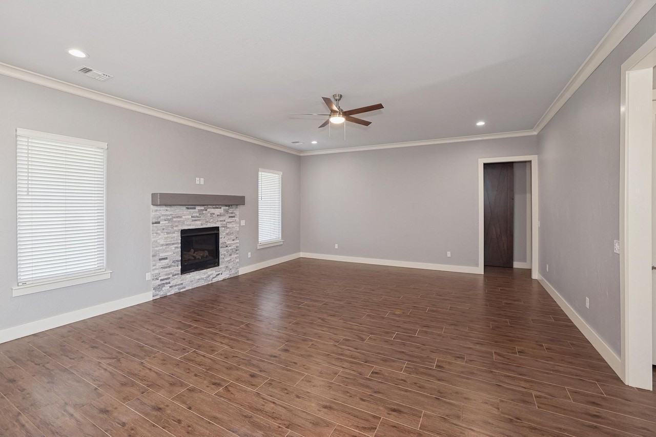 9240 Highland Springs Dr - Photo 4 of 42