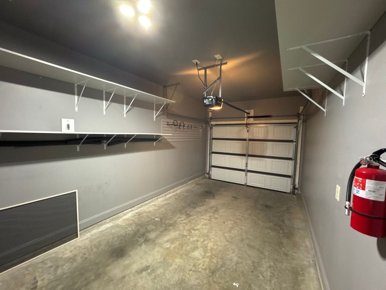 1034 Chatsworth Dr - Photo 7 of 20