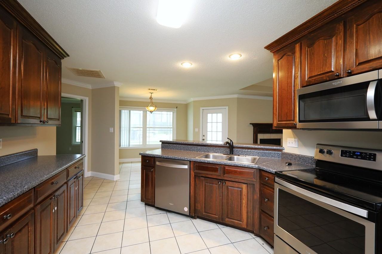 3819 Chris Cir - Photo 5 of 15