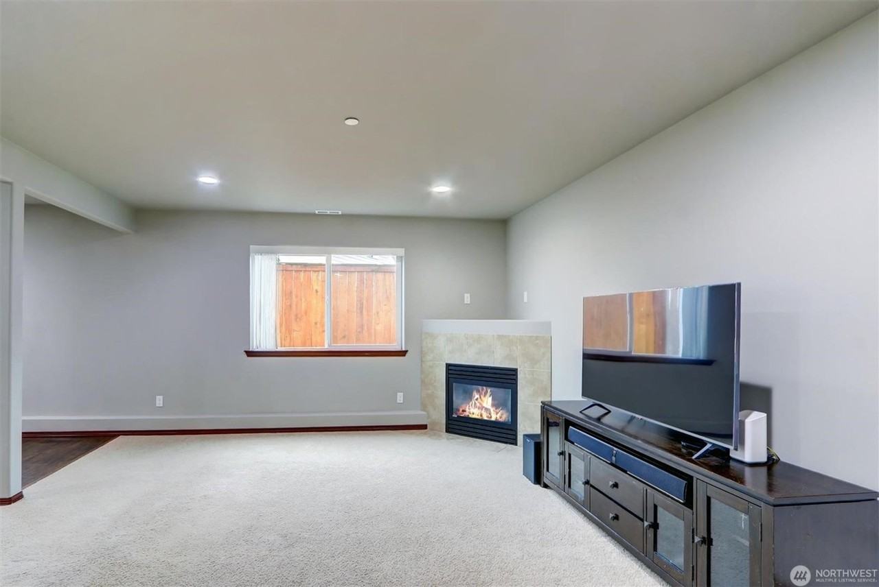12523 24th Pl W - Photo 3 of 18