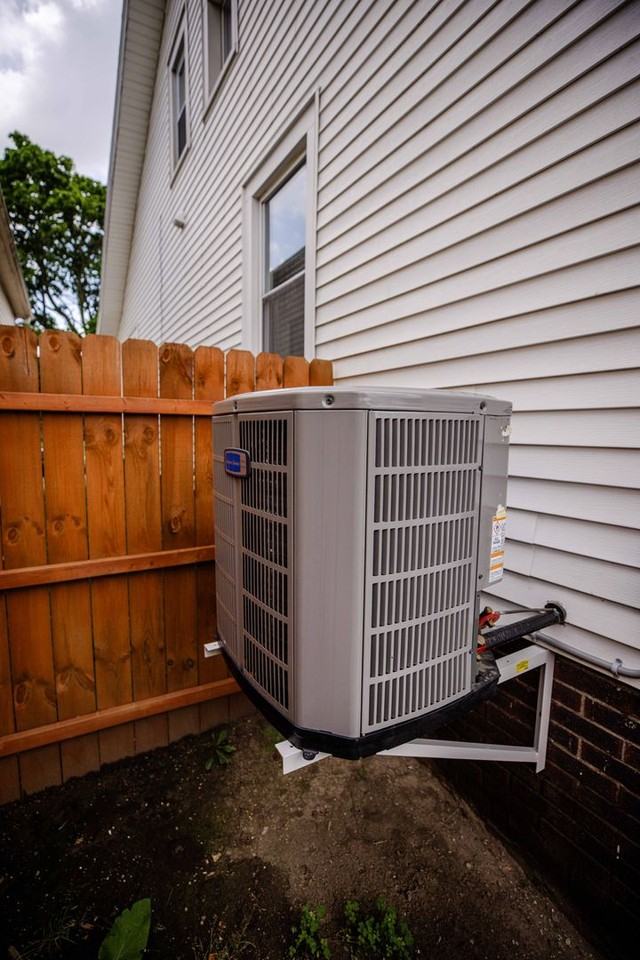 1554 Oak St - Photo 6 of 33