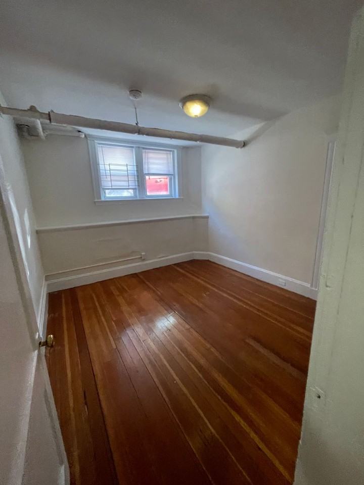 12 Barrows St - Photo 2 of 6