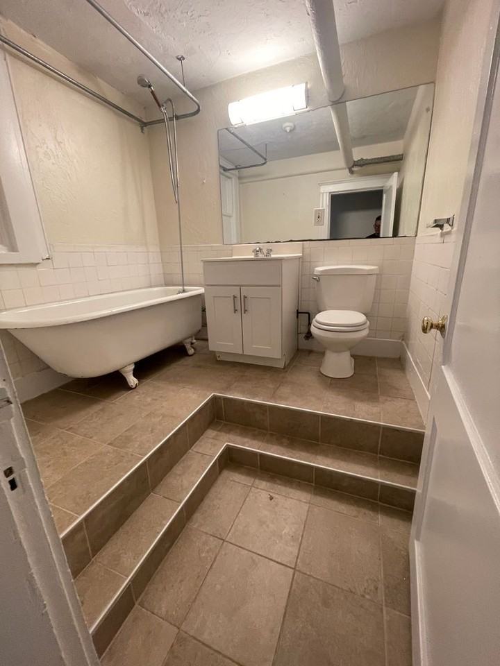 12 Barrows St - Photo 3 of 6
