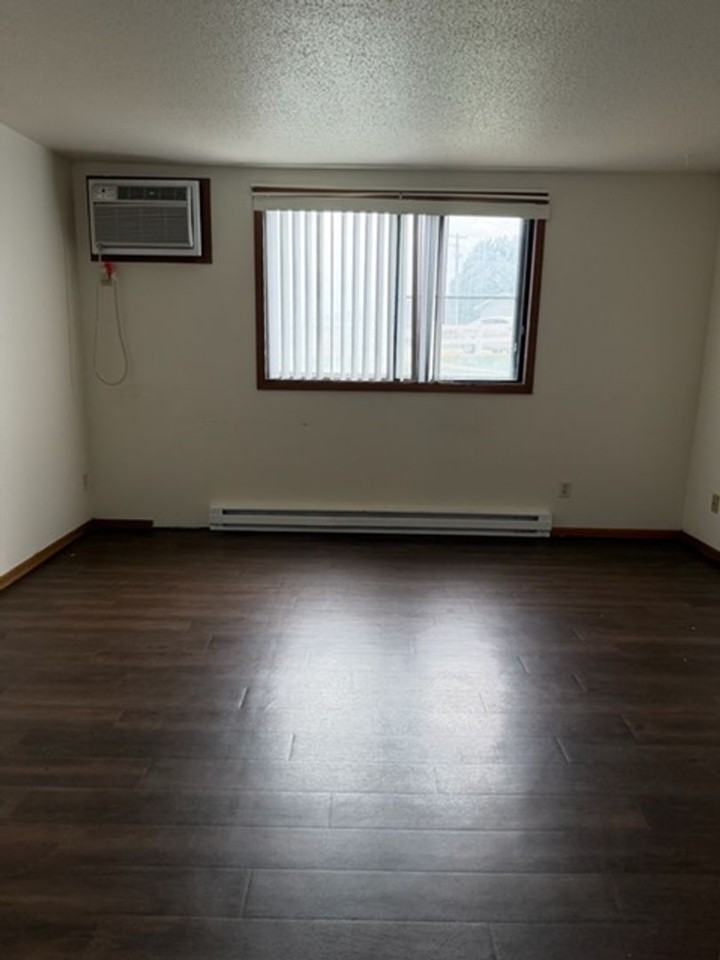 Oak Park Apartments - Photo 2 of 6
