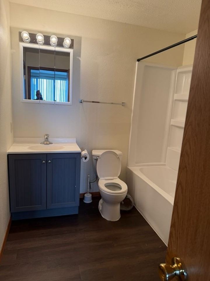 Oak Park Apartments - Photo 3 of 6