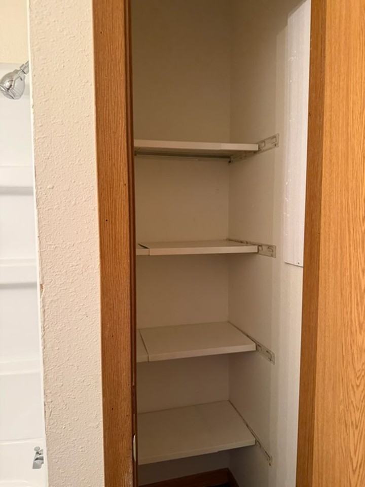 Oak Park Apartments - Photo 5 of 6