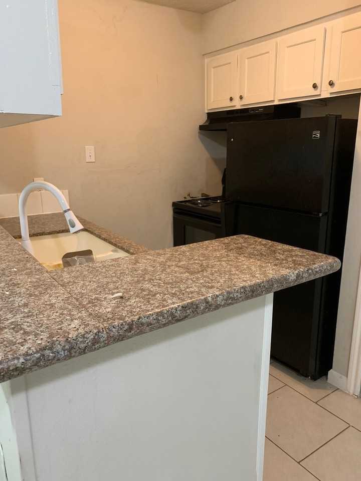 6519 Sloan St #4 - Photo 3 of 11