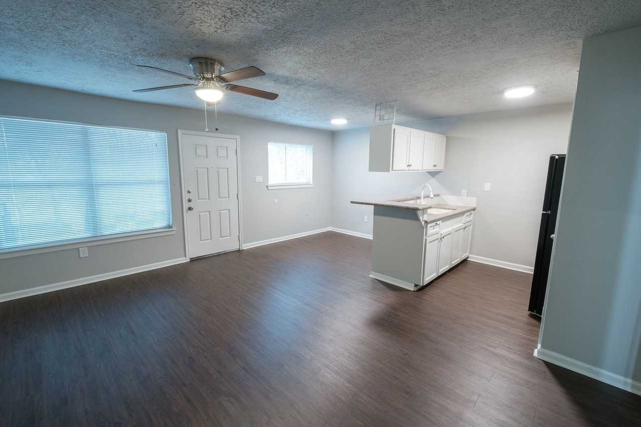 6519 Sloan St #8 - Photo 3 of 10