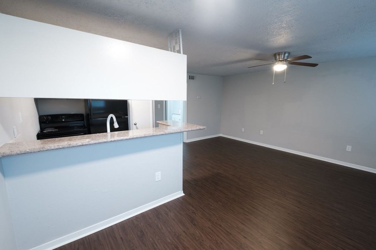 6519 Sloan St #8 - Photo 4 of 10