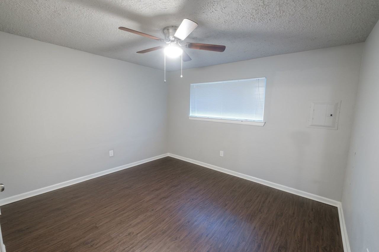 6519 Sloan St #8 - Photo 7 of 10