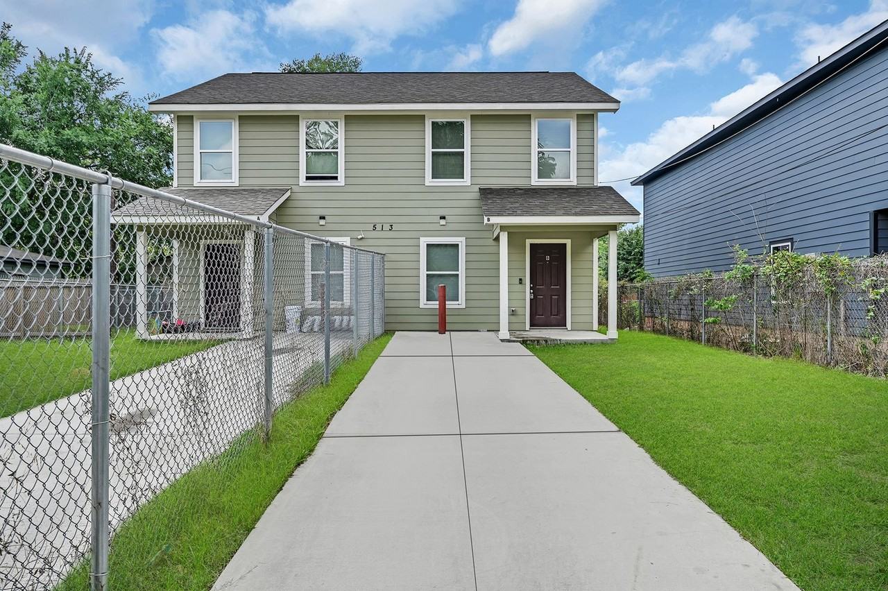 513 513 Avenue I - B #B - Photo 2 of 18