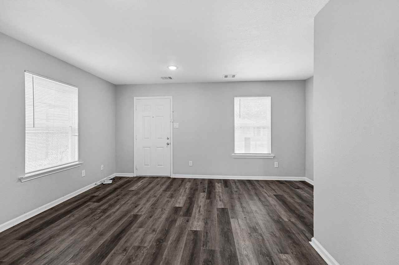 513 513 Avenue I - B #B - Photo 5 of 18