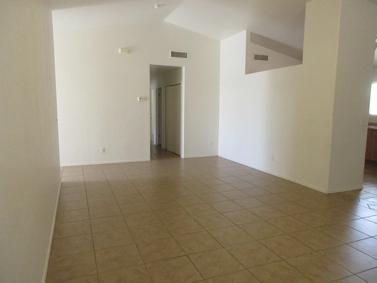1737 W Corte De Cajamarca - Photo 4 of 25