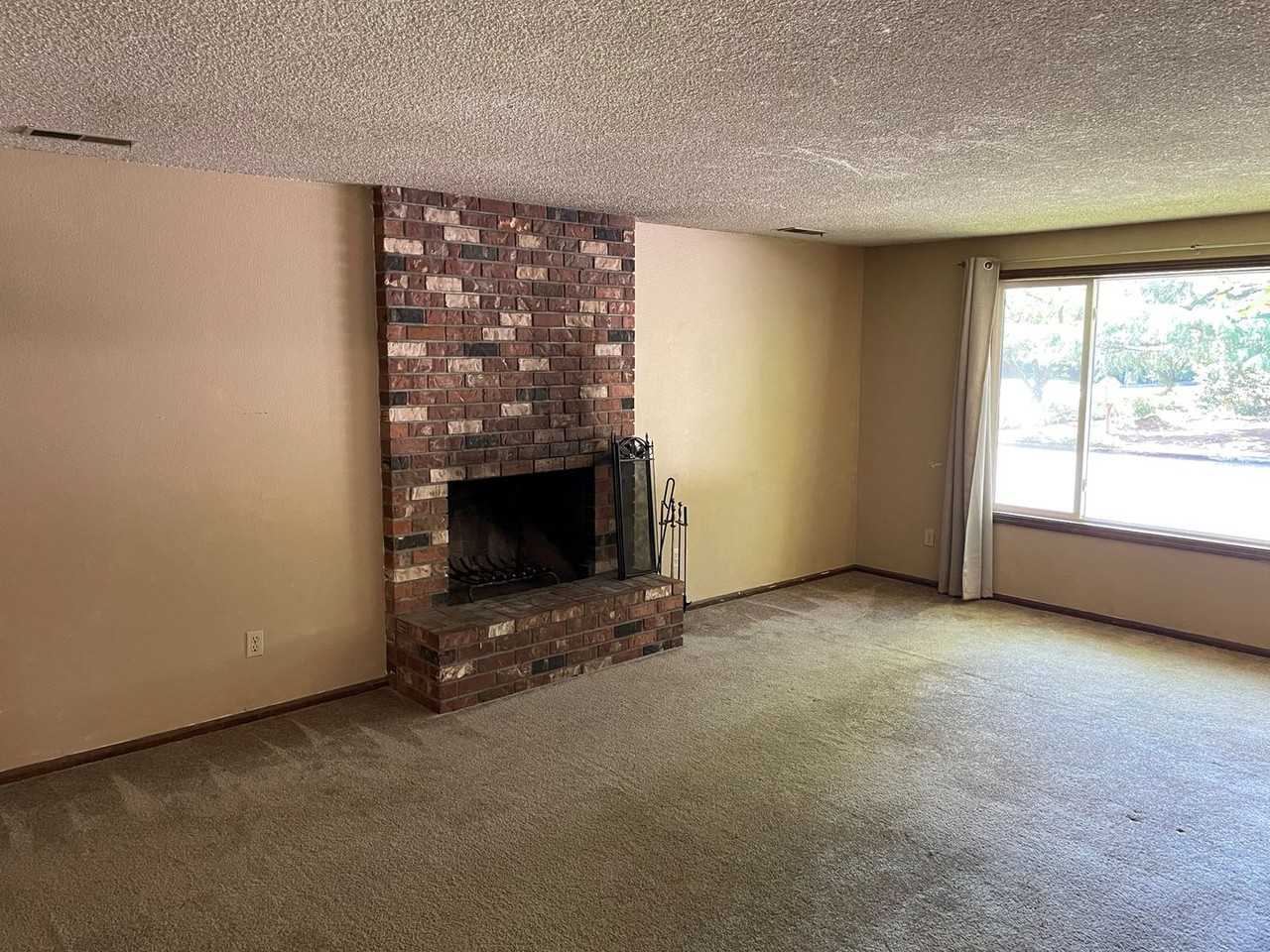 3605 Nw Tyler Pl - Photo 2 of 11