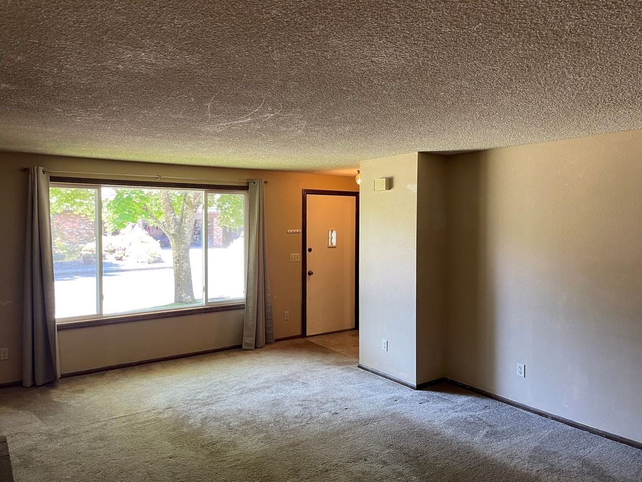 3605 Nw Tyler Pl - Photo 3 of 11