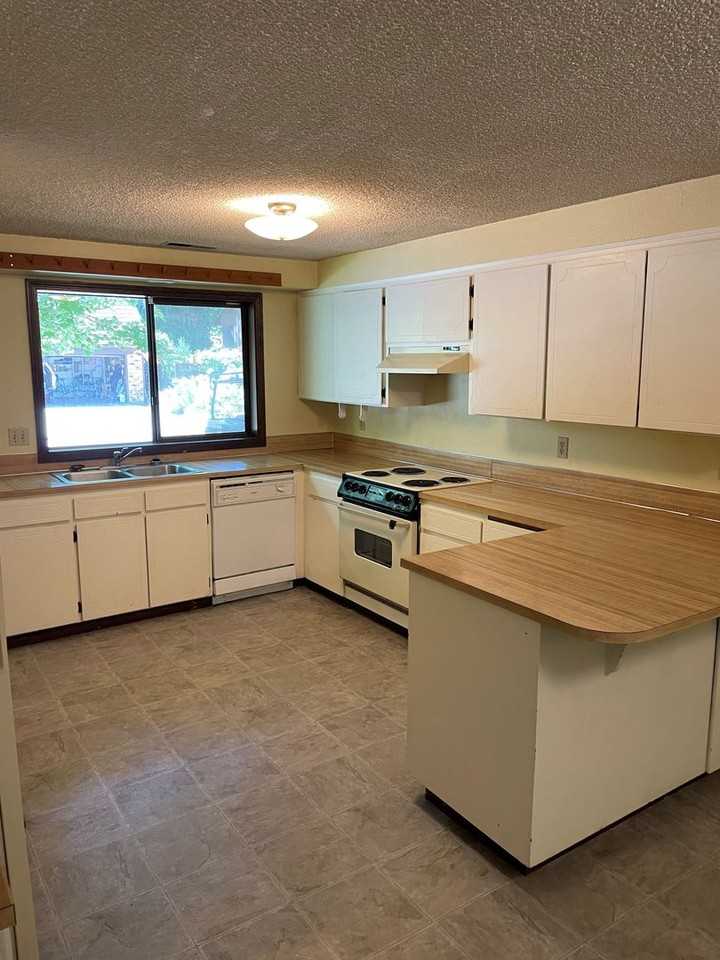 3605 Nw Tyler Pl - Photo 4 of 11