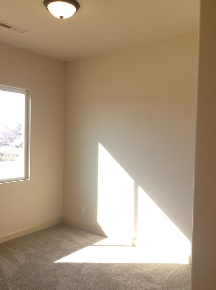 2542 W 245 N - Photo 4 of 13