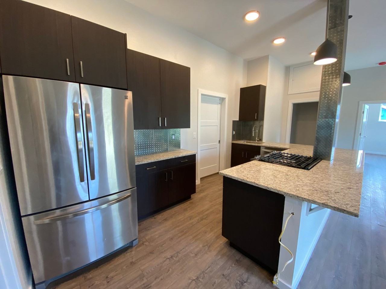 350 Oak St - Photo 3 of 8