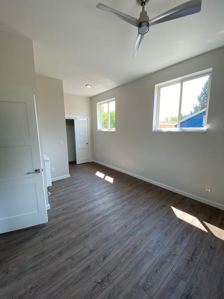 350 Oak St - Photo 7 of 8