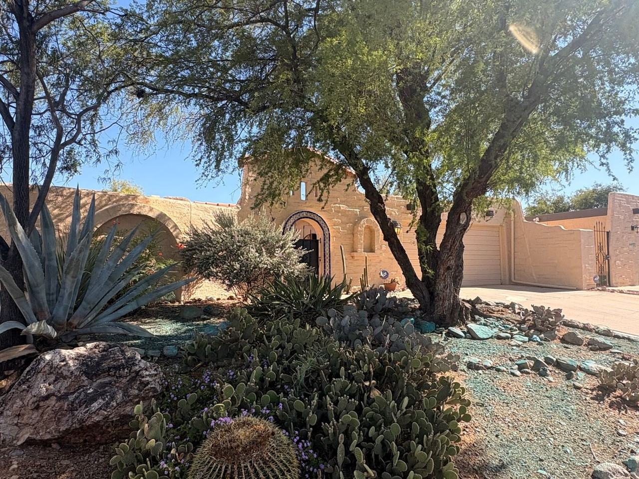 2371 W Calle Retana