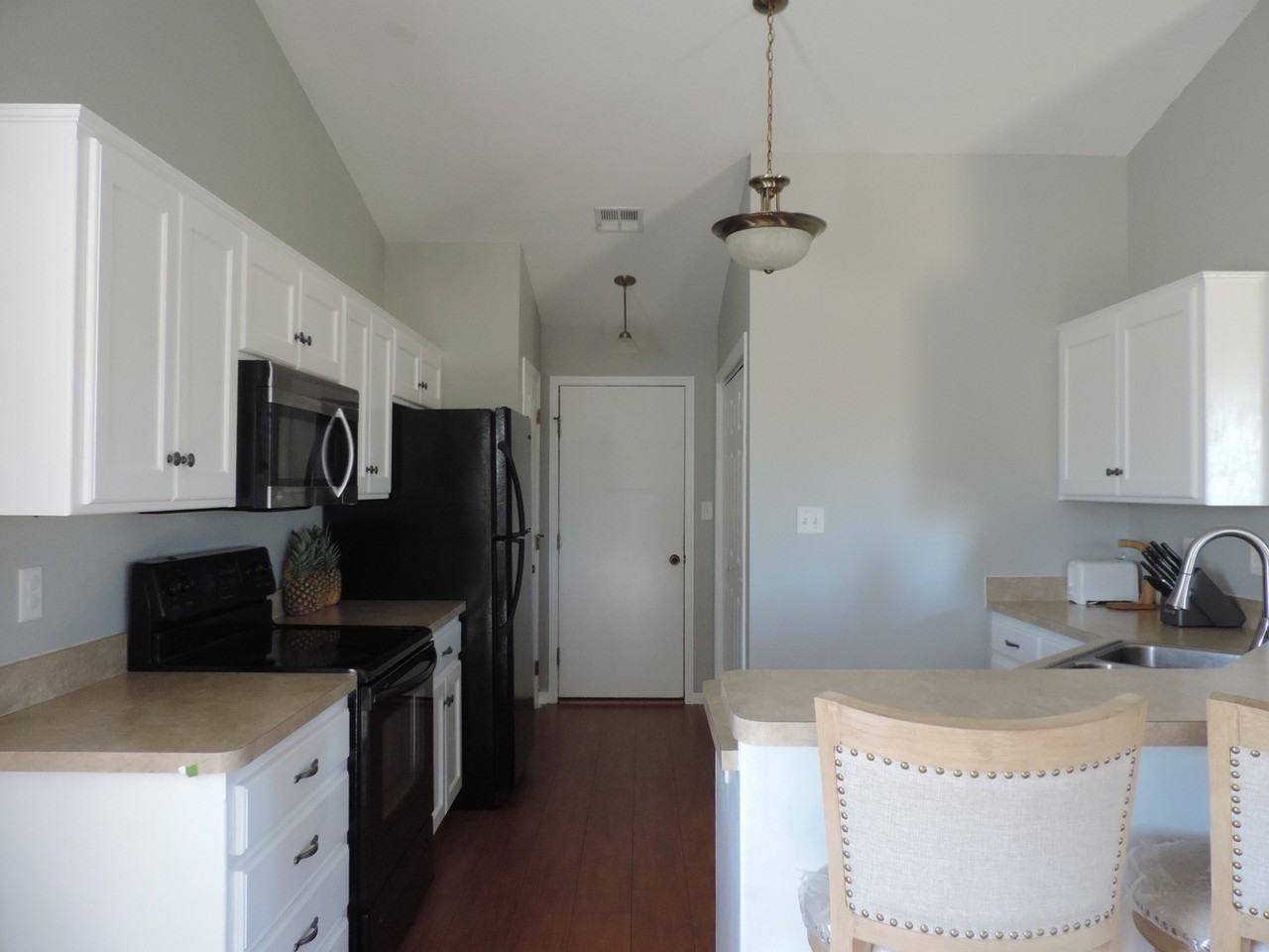 2720 Brookville Dr - Photo 2 of 11