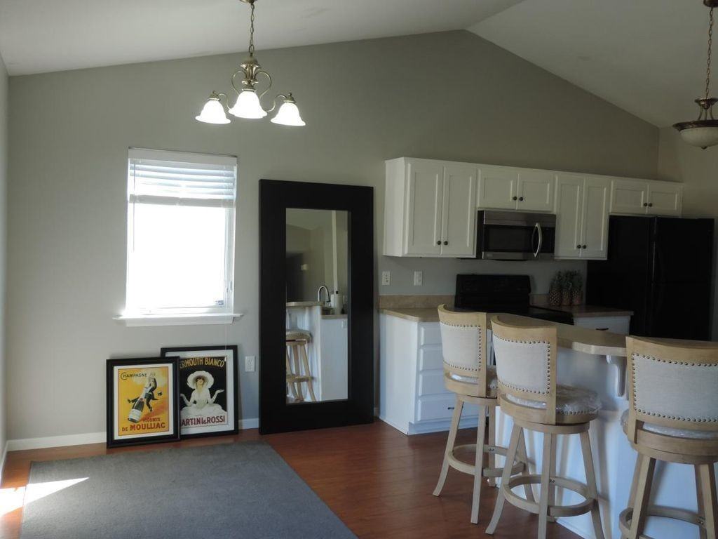 2720 Brookville Dr - Photo 3 of 11
