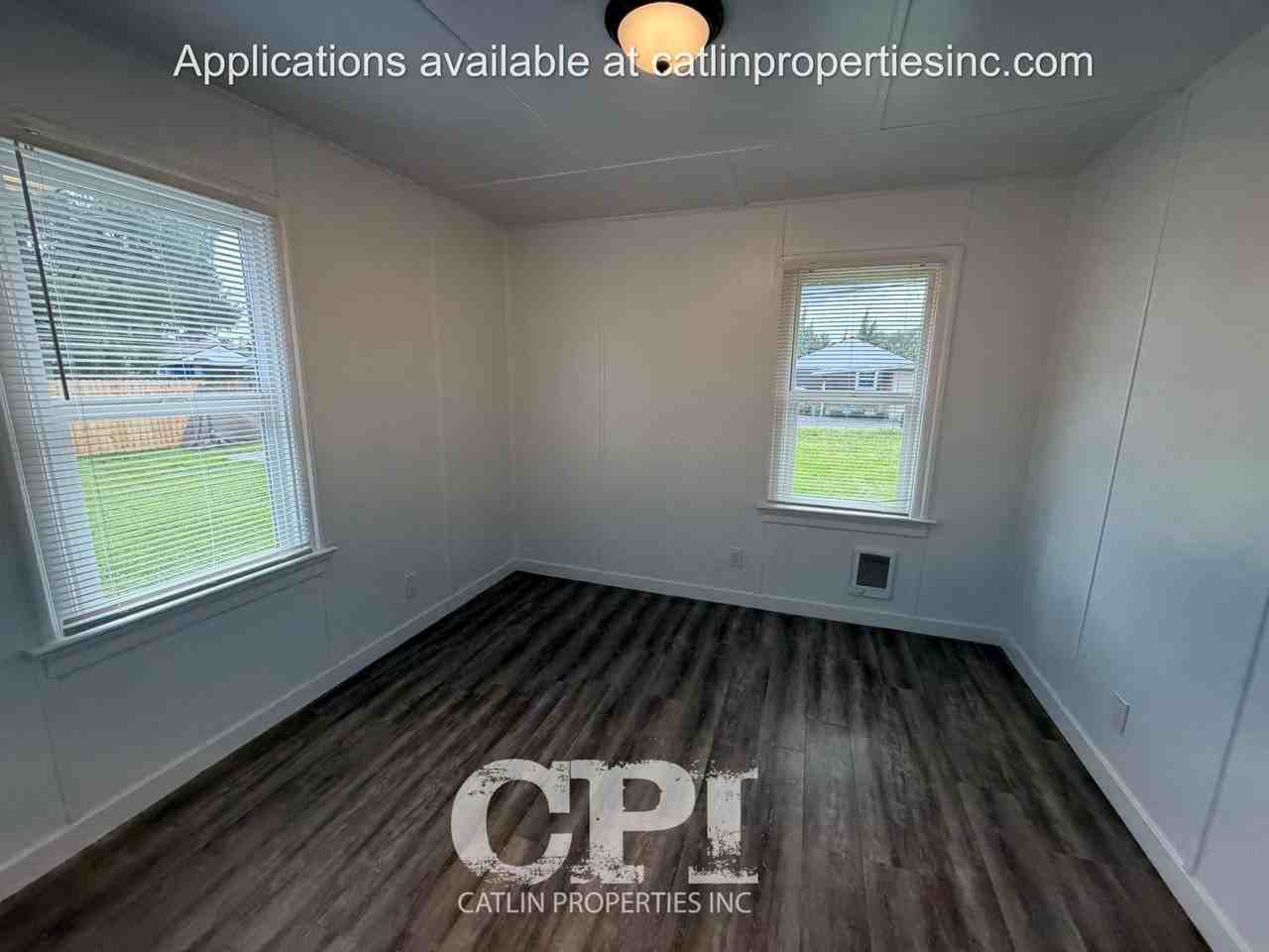 275 275 Baltimore St.-Duplex - Family - Photo 7 of 10