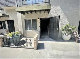 featured image of 2227 N Broadway