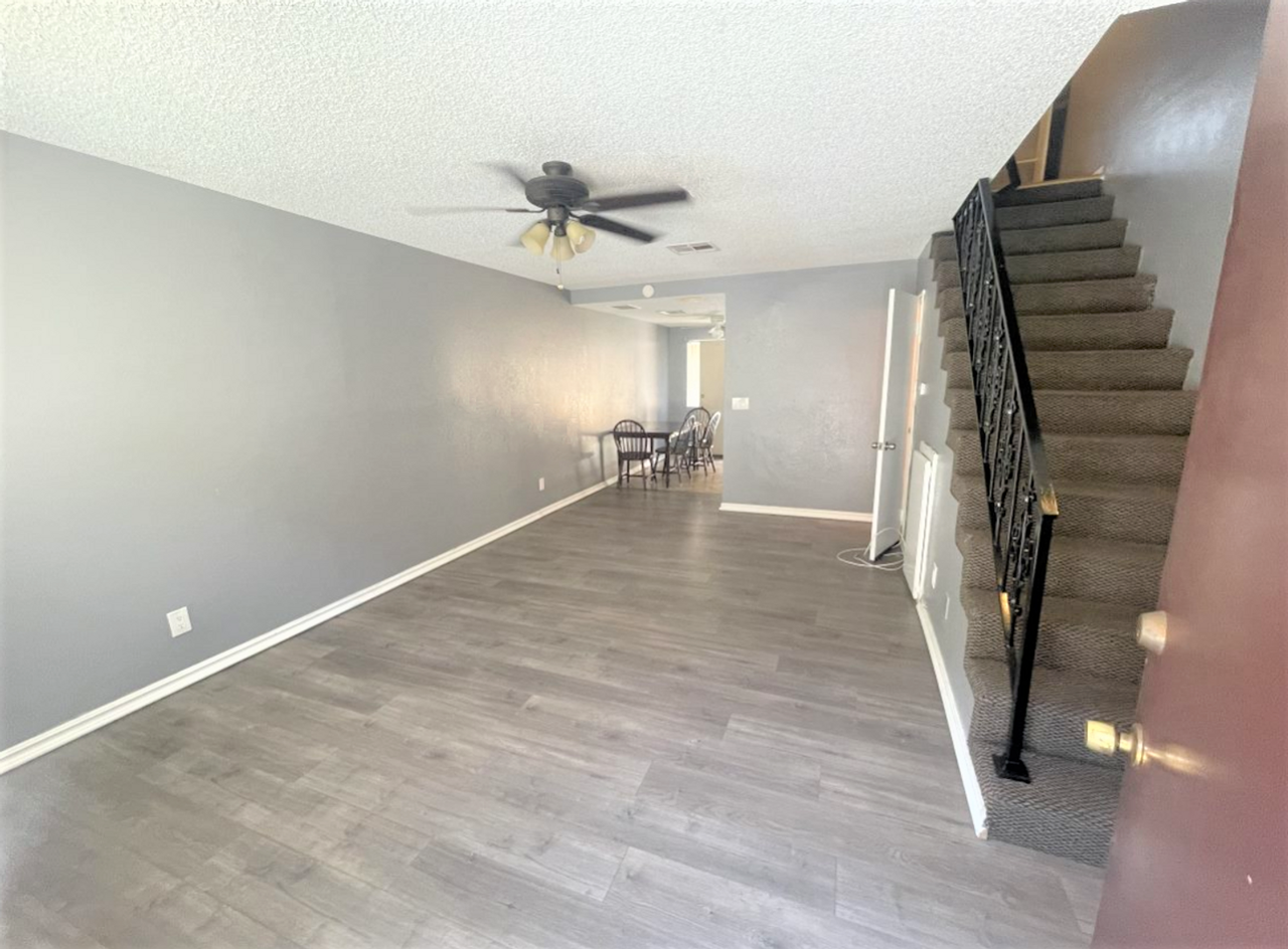 2227 N Broadway - Photo 2 of 8