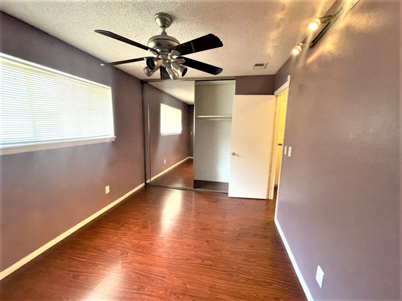 2227 N Broadway - Photo 6 of 8