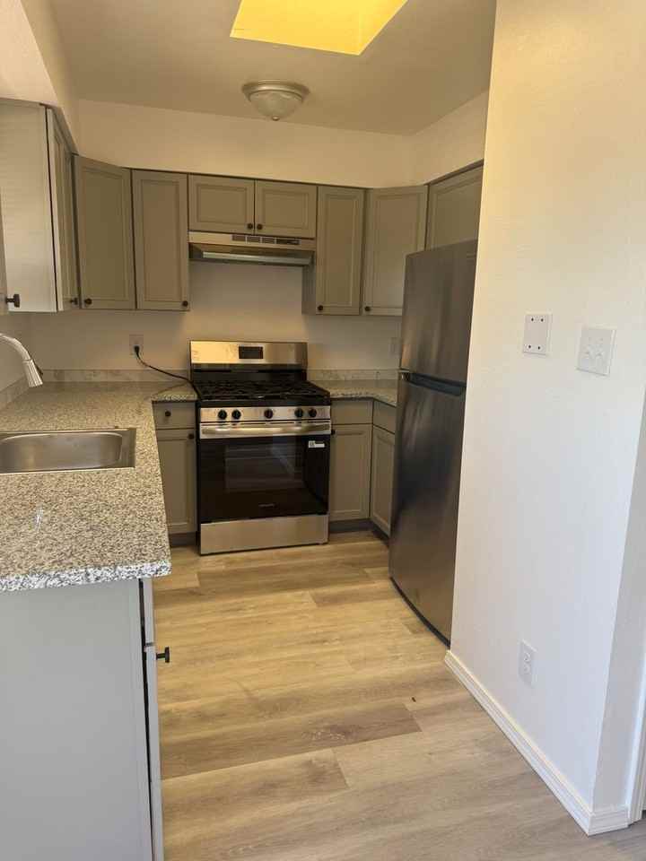 1825 Father Sky St Ne Apt B - Photo 3 of 13