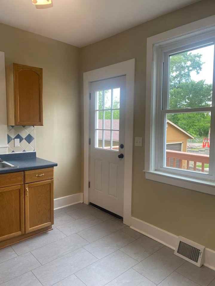 1514 Rutherford Ave - Photo 6 of 18