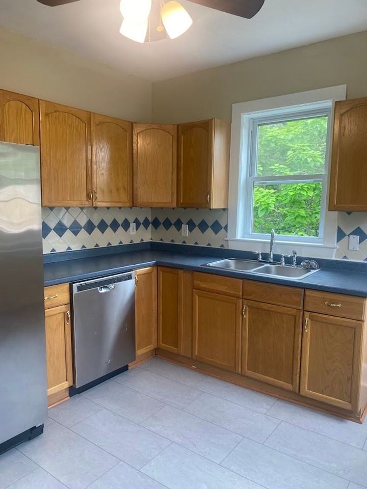 1514 Rutherford Ave - Photo 7 of 18