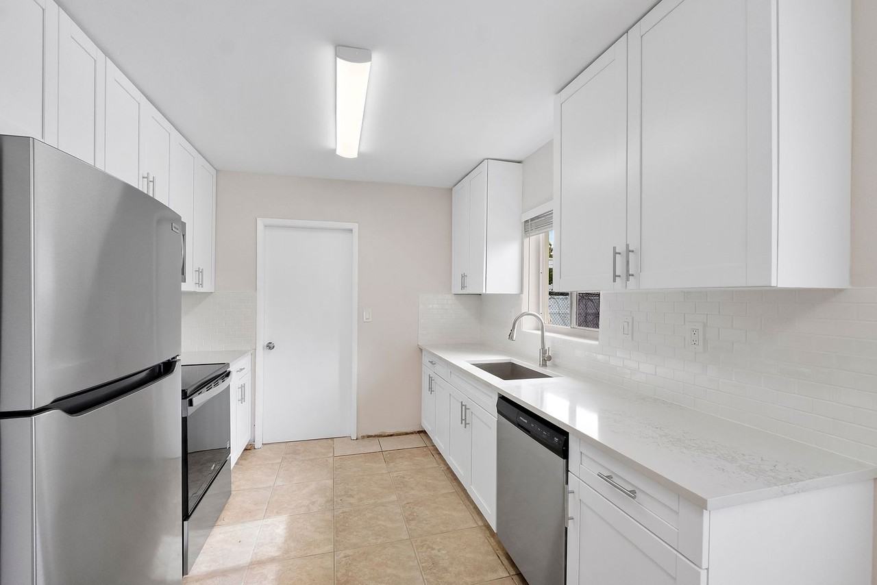 4650 Ne 1st Ter - Photo 6 of 15