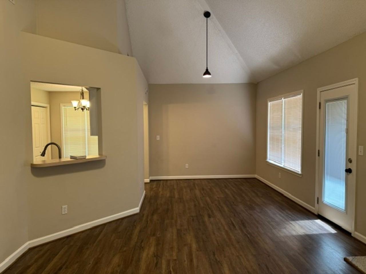 102 Woodstream Trl - Photo 2 of 13