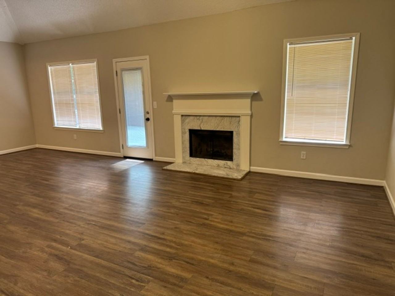 102 Woodstream Trl - Photo 3 of 13