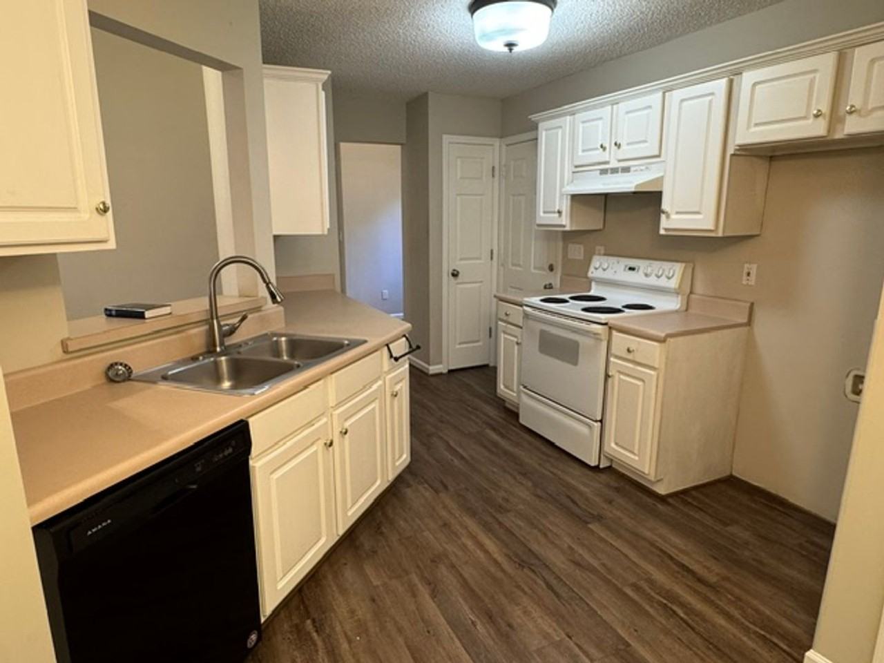 102 Woodstream Trl - Photo 5 of 13