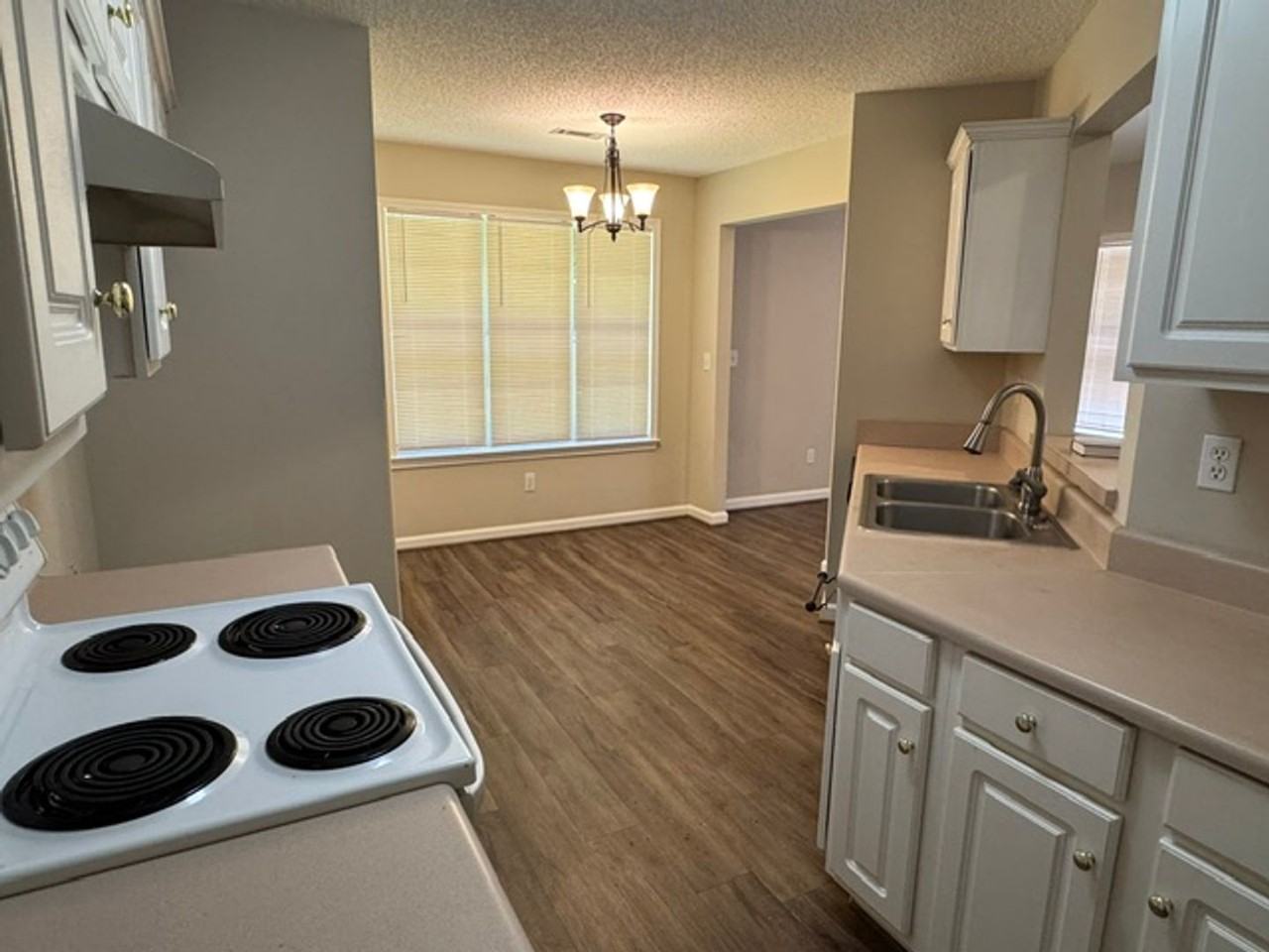 102 Woodstream Trl - Photo 6 of 13