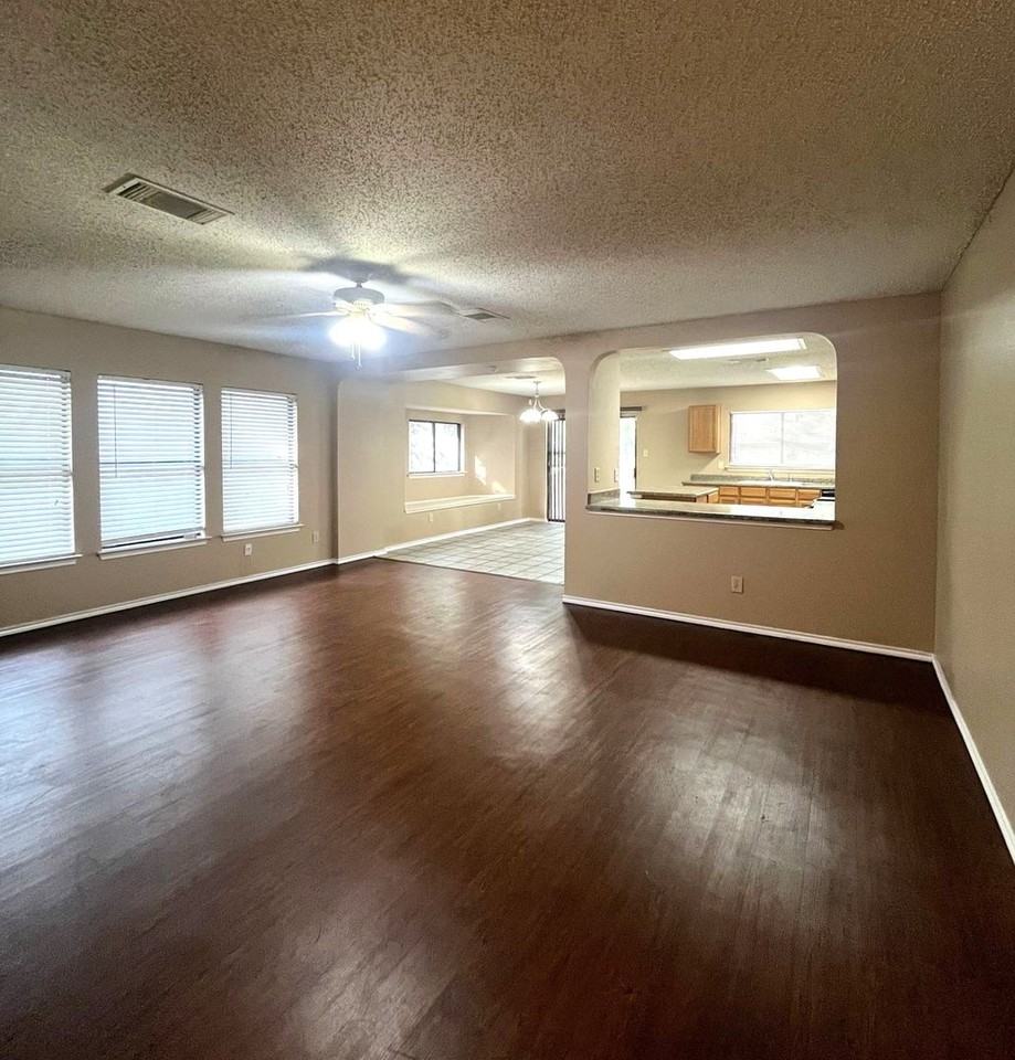 15838 Colton Wl - Photo 2 of 15