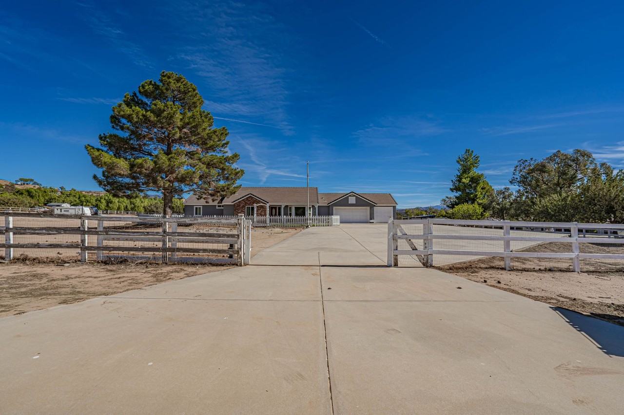 33440 Overland Trl - Photo 2 of 16