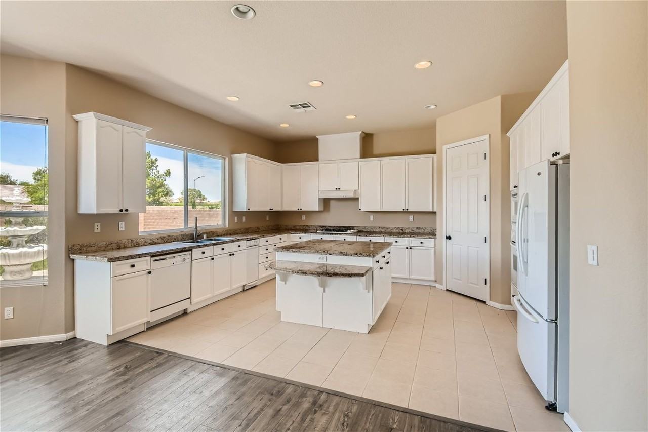 5258 Villa Dante Ave - Photo 3 of 22