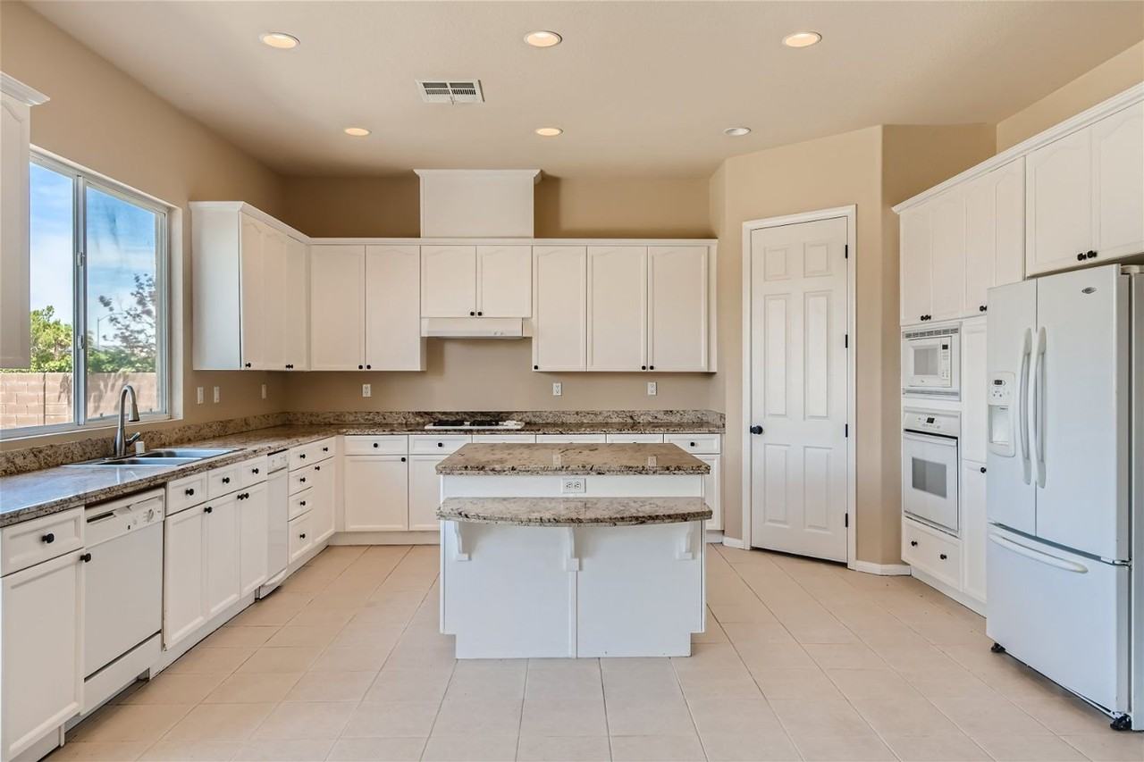 5258 Villa Dante Ave - Photo 4 of 22