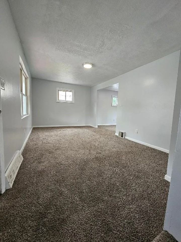 10422 Dove Ave - Photo 4 of 50
