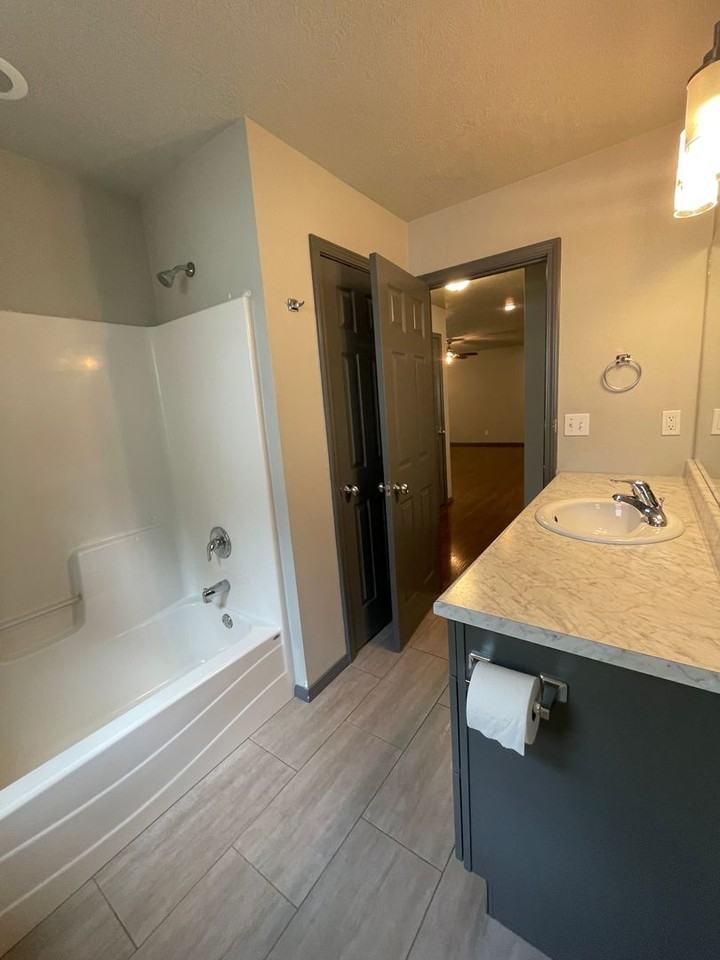 1918 S Broadway Ave - Photo 6 of 16