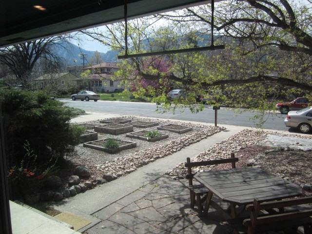 360 27th St - Photo 2 of 24