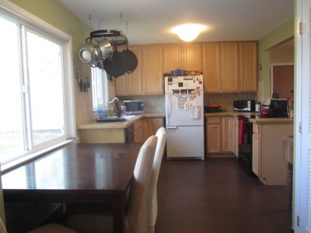 360 27th St - Photo 7 of 24