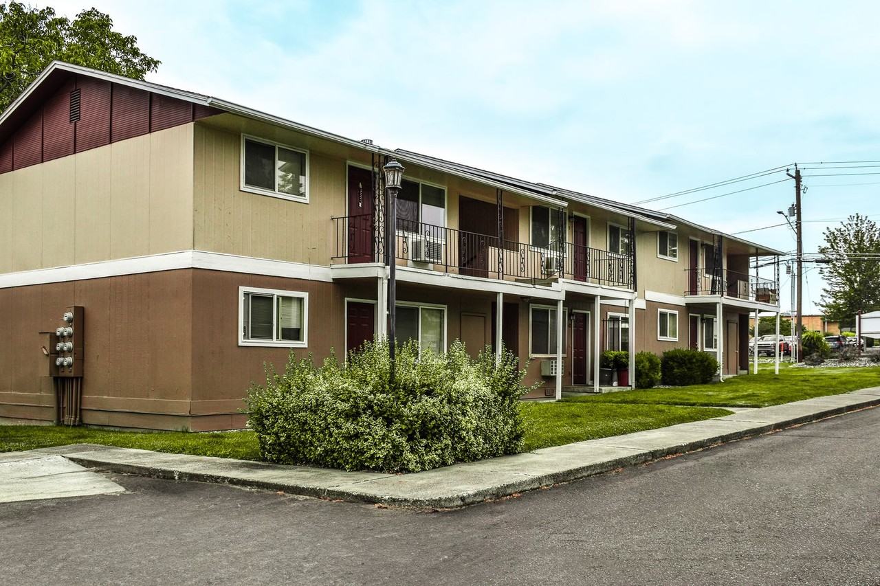 Highland Apartments - Photo 7 of 23