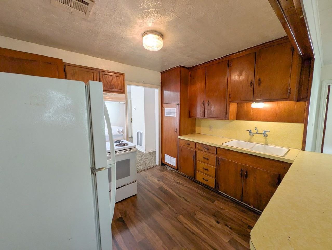 378 Garland St - Photo 5 of 15