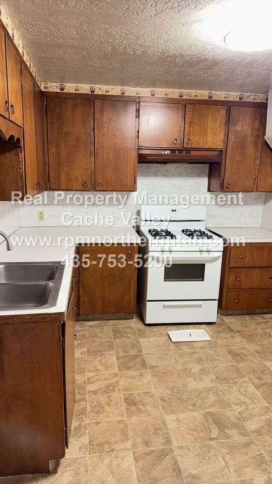 26 N Main St - Photo 3 of 9