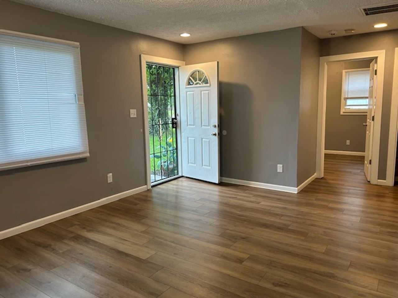 111 N Smithville Rd - Photo 3 of 21